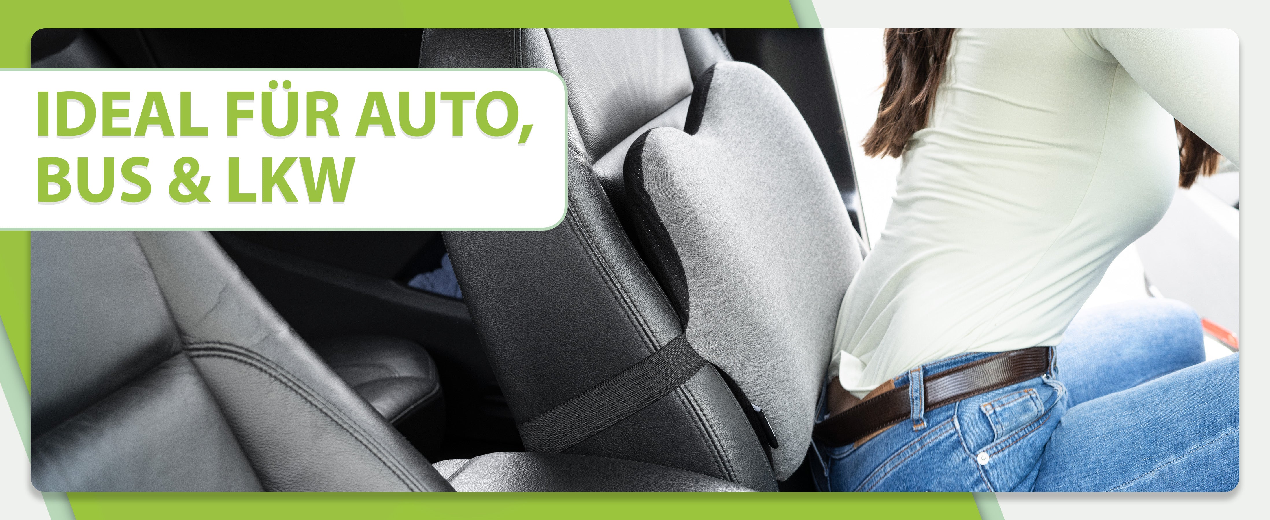 Ein feela Rückenkissen in einem Autositz, ideal für Auto, Bus und LKW, wie auf dem Bild betont. Eine Person sitzt im Fahrzeug und lehnt sich an das Kissen, was den Komfort und die Unterstützung für lange Fahrten demonstriert.