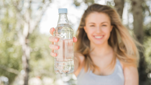 Hydration fürs Leben: Warum Wasser mehr als ein Durstlöscher ist