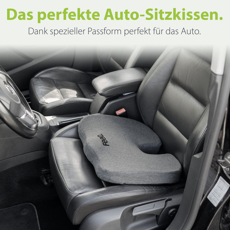 Das ergonomische Auto-Sitzkissen von feela auf dem Fahrersitz eines Autos, entworfen für perfekten Sitz und Komfort mit einer speziellen Passform für das Auto.